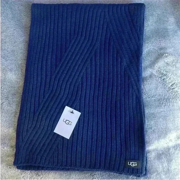 UGG Ribbed Oversized Knit Scarf in Navy NWT - Picture 6 of 6